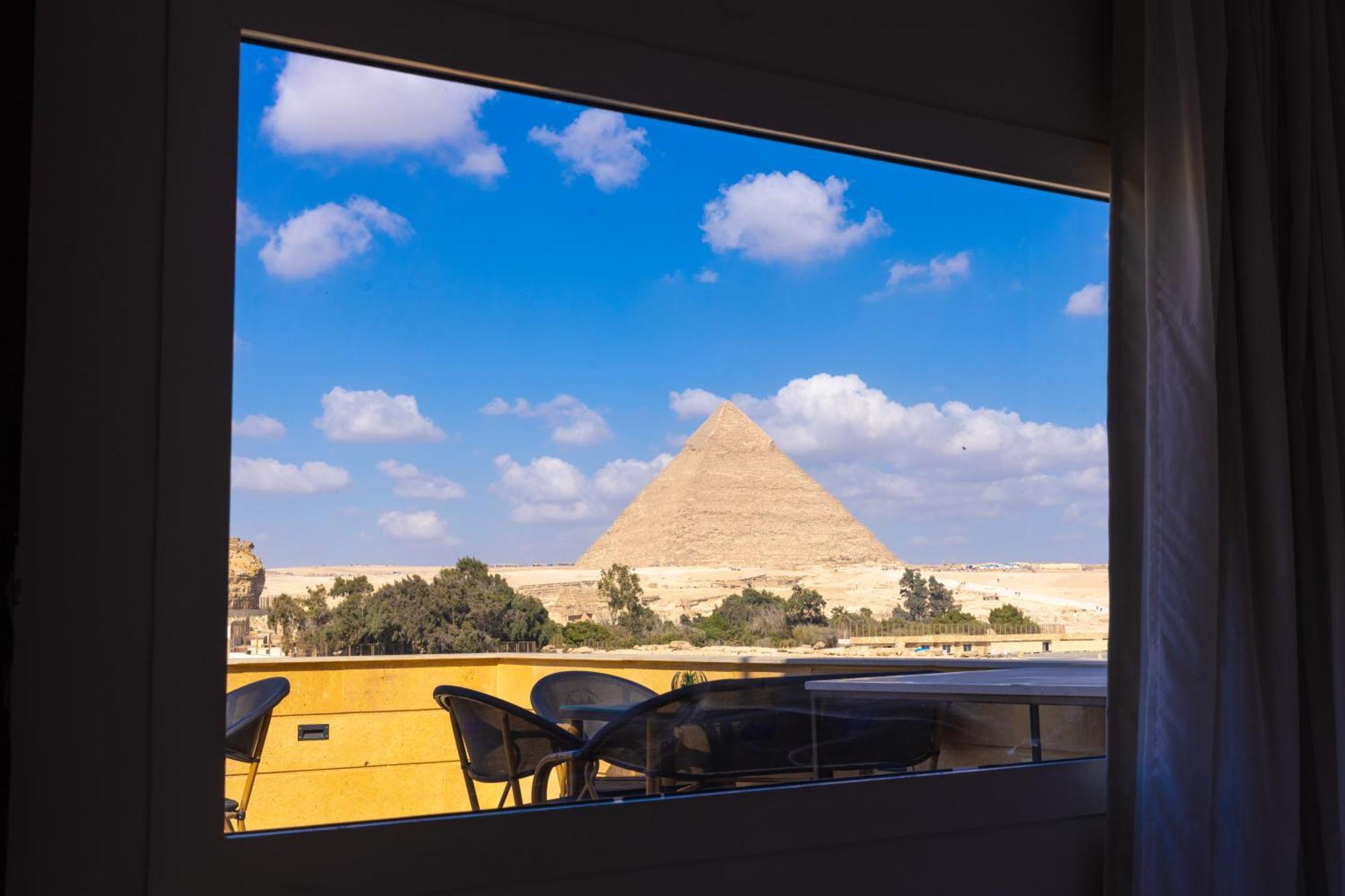 Pyramids Land Palace *